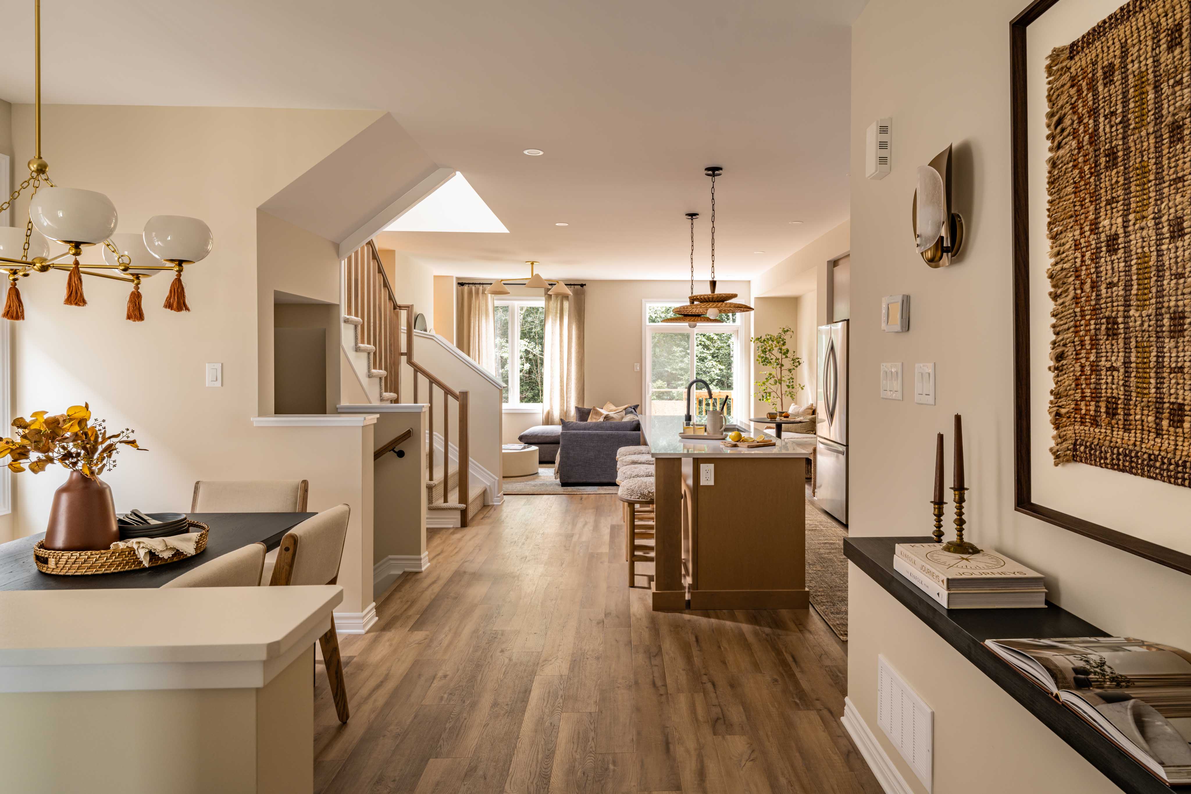 Panorama model home interior — photo 9